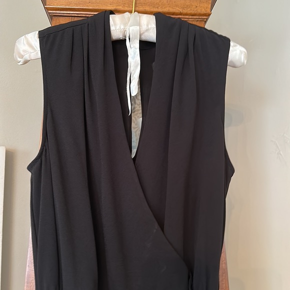 Sleeveless crepe jumpsuit from Banana Republic - Picture 2 of 8